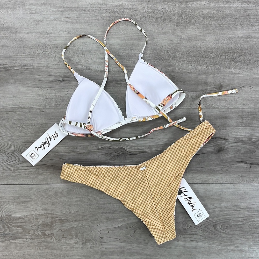 ☀️RIP CURL☀️ PLAYA BLANCA CROSS
PLAYA BLANCA SKIMPY REVERSIBLE BIKINISET - Picture 14 of 15